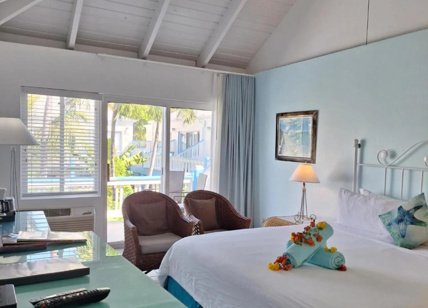 גרייס ביי Sibonne Beach Hotel 3*, גרייס ביי איי טרקס וקייקוס