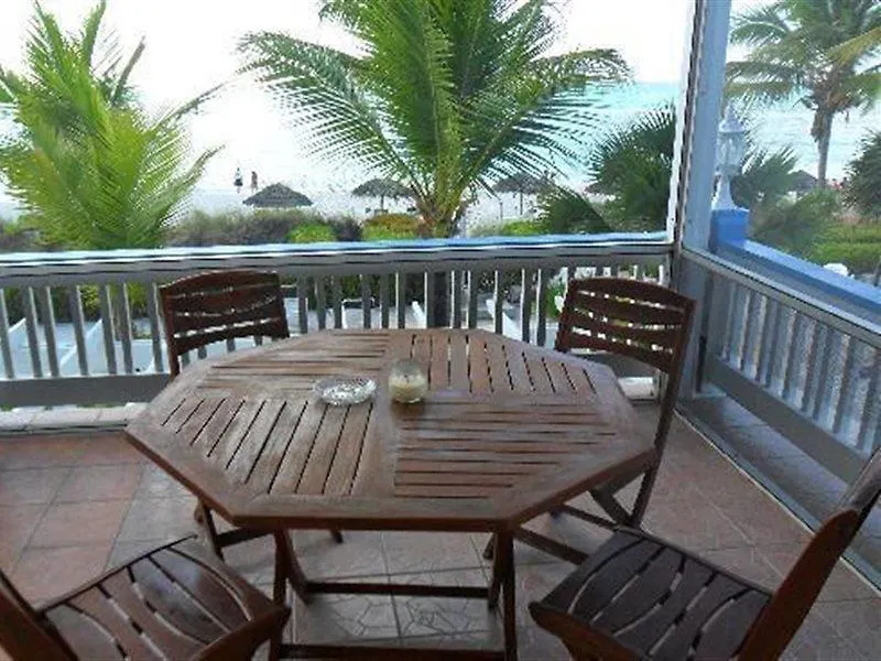גרייס ביי Sibonne Beach Hotel
